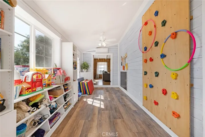 9994 Helen Avenue, Shadow Hills, California 91040