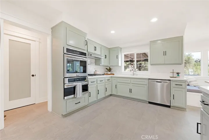 9994 Helen Avenue, Shadow Hills, California 91040