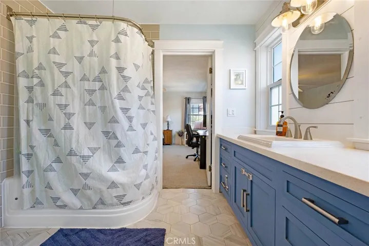 9994 Helen Avenue, Shadow Hills, California 91040