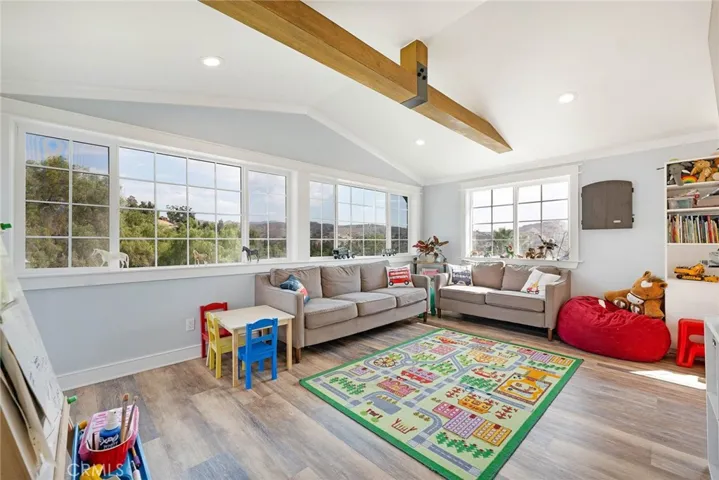 9994 Helen Avenue, Shadow Hills, California 91040