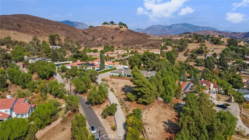 9994 Helen Avenue, Shadow Hills, California 91040