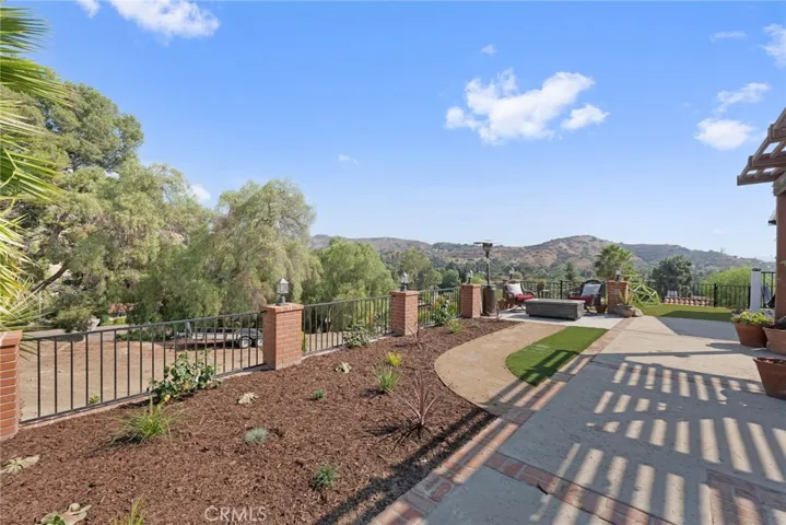9994 Helen Avenue, Shadow Hills, California 91040
