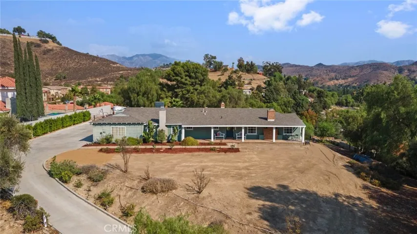 9994 Helen Avenue, Shadow Hills, California 91040