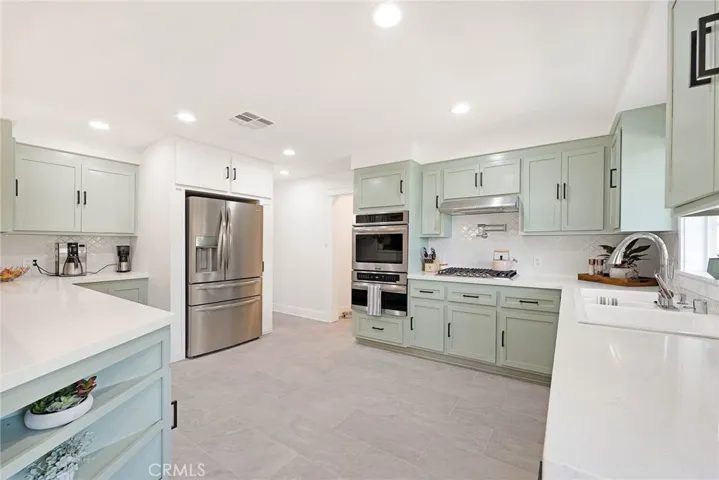9994 Helen Avenue, Shadow Hills, California 91040