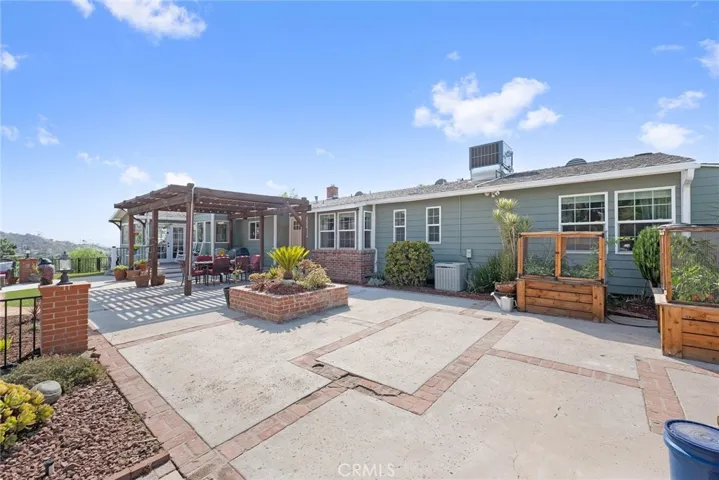 9994 Helen Avenue, Shadow Hills, California 91040