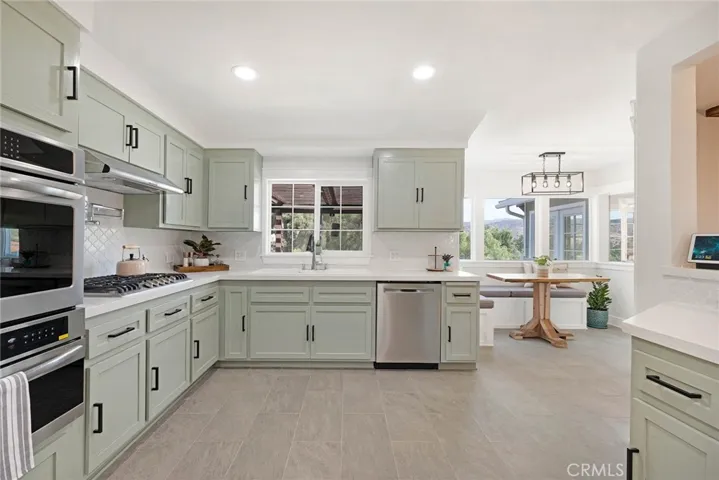 9994 Helen Avenue, Shadow Hills, California 91040