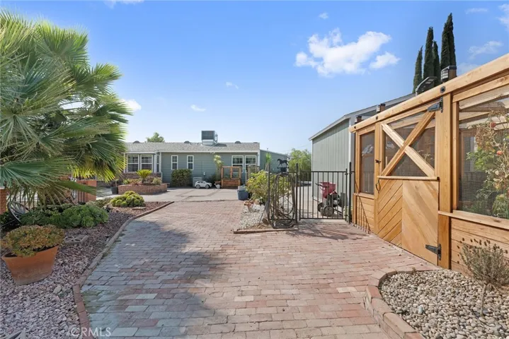 9994 Helen Avenue, Shadow Hills, California 91040