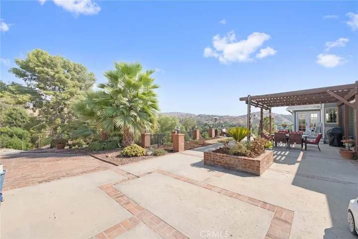 9994 Helen Avenue, Shadow Hills, California 91040