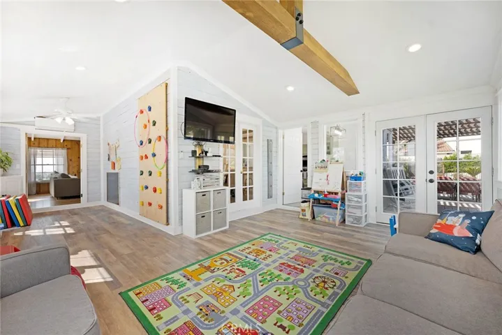 9994 Helen Avenue, Shadow Hills, California 91040
