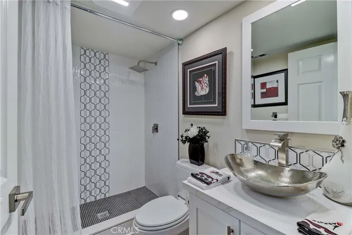 23249 Villena, Mission Viejo, California 92692