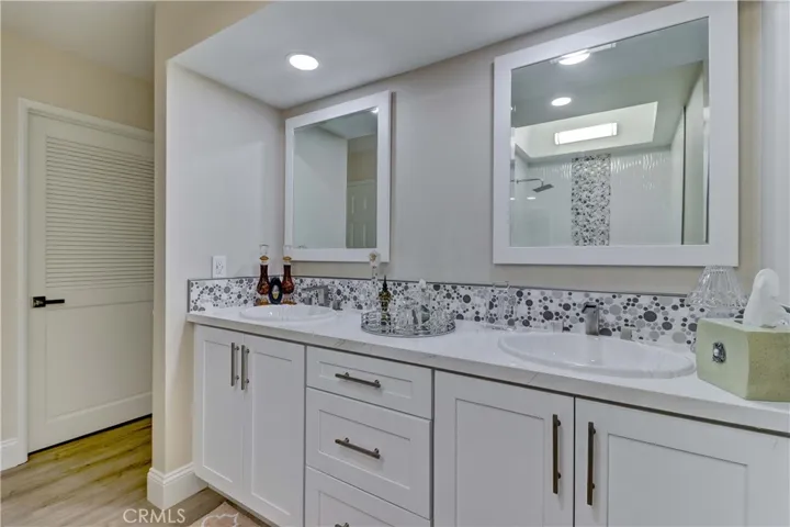 23249 Villena, Mission Viejo, California 92692