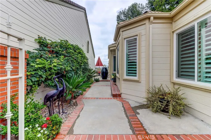 23249 Villena, Mission Viejo, California 92692