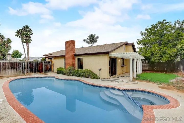 1067 La Sombra Dr, San Marcos, California 92078