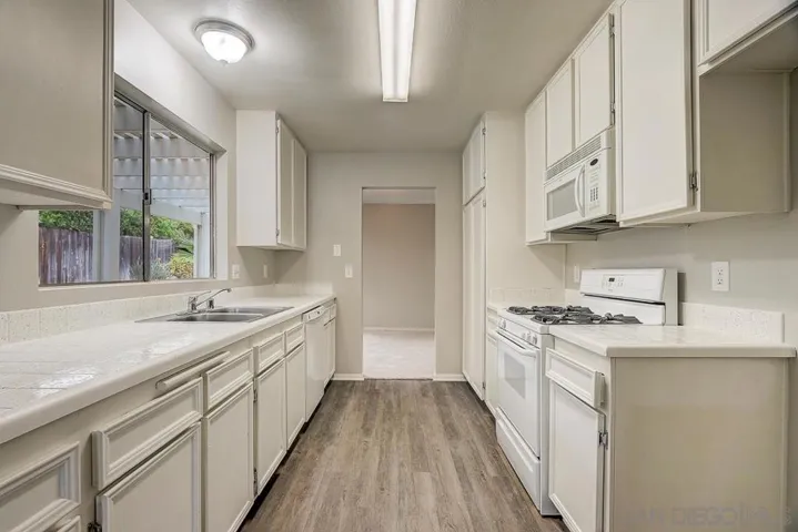 1067 La Sombra Dr, San Marcos, California 92078
