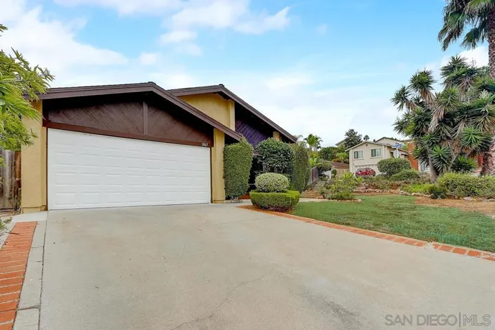 1067 La Sombra Dr, San Marcos, California 92078