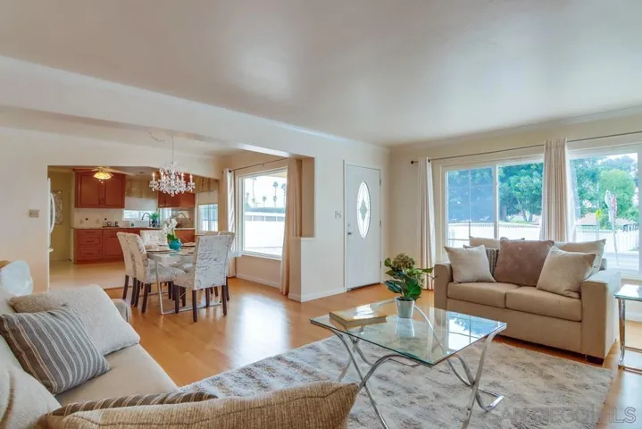 6117 La Jolla Boulevard, La Jolla, California 92037