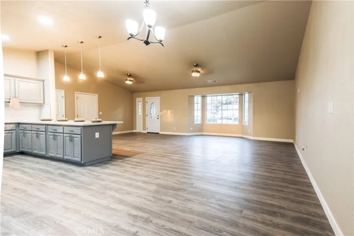 807 Holiday Way, Chowchilla, California 93610