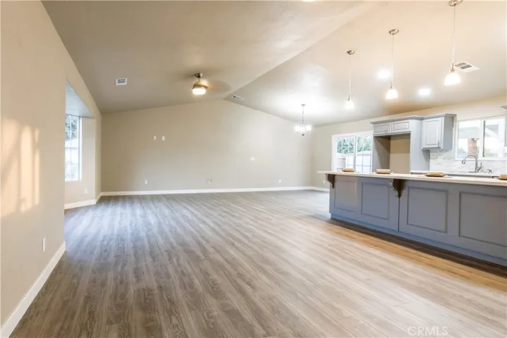 807 Holiday Way, Chowchilla, California 93610