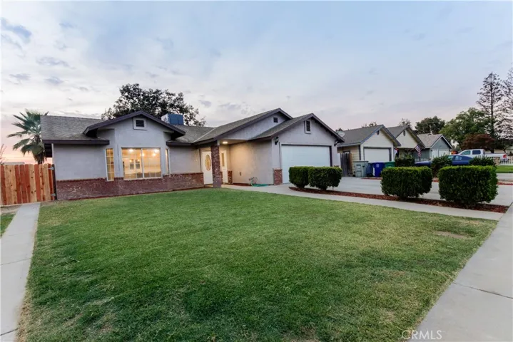 807 Holiday Way, Chowchilla, California 93610