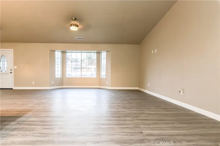 807 Holiday Way, Chowchilla, California 93610