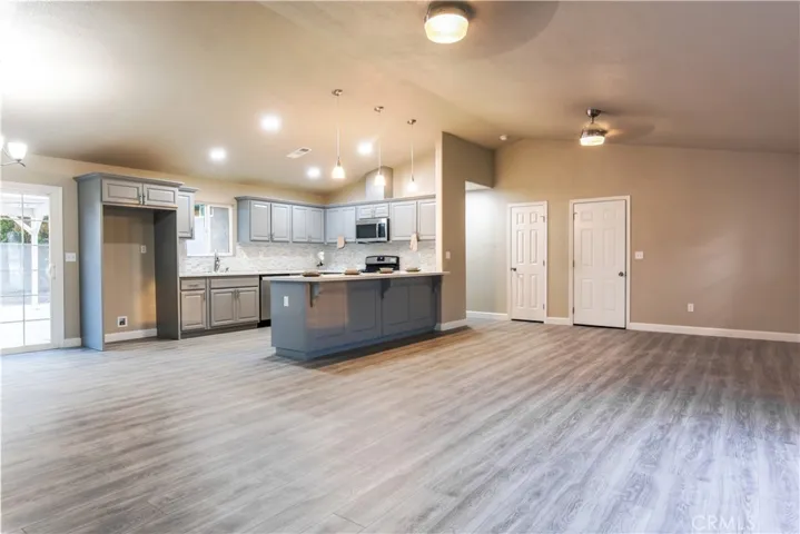 807 Holiday Way, Chowchilla, California 93610