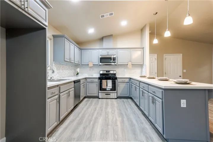 807 Holiday Way, Chowchilla, California 93610