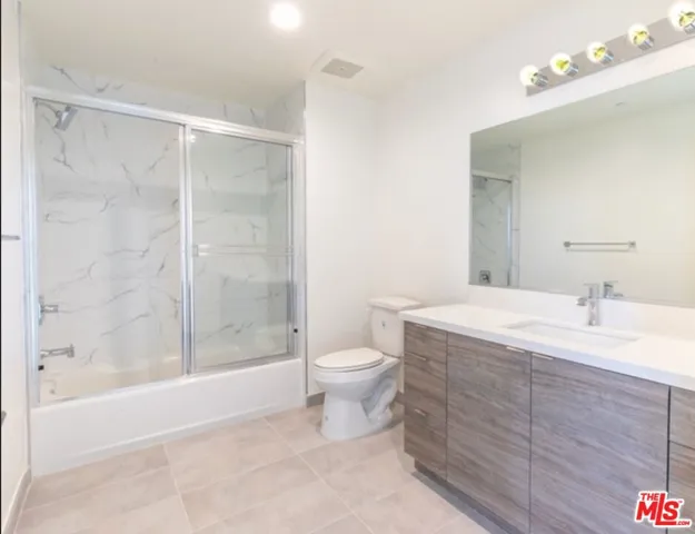 1545 S Fairfax Avenue 103, Los Angeles, California 90019