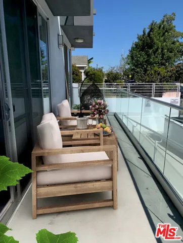 1545 S Fairfax Avenue 103, Los Angeles, California 90019