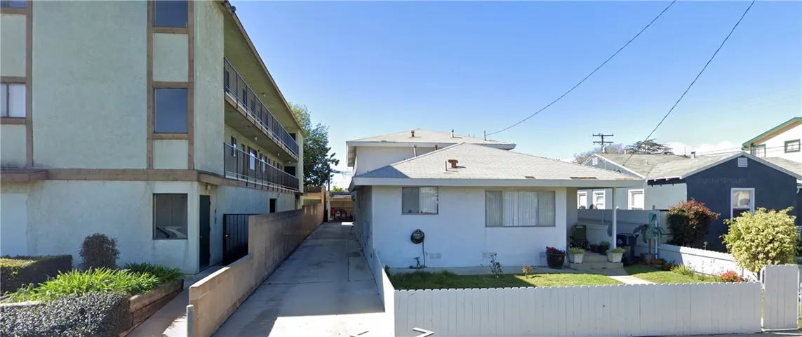 13809 Hawthorne Way, Hawthorne, California 90250