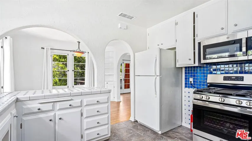 3359 Primera Drive, Los Angeles, California 90068