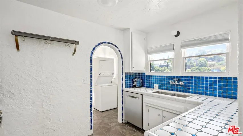 3359 Primera Drive, Los Angeles, California 90068