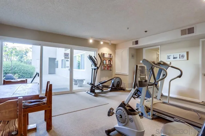 1830 Thomas Ave 2f, San Diego, California 92109