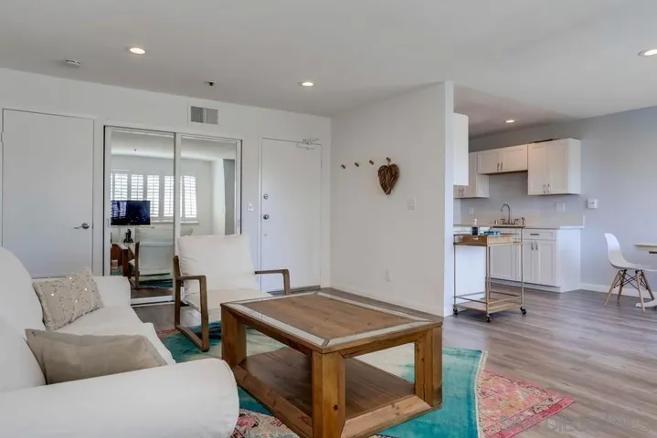 1830 Thomas Ave 2f, San Diego, California 92109