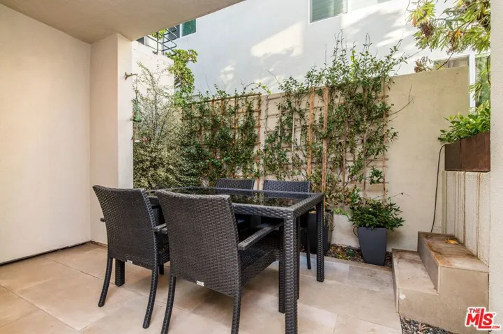 2492 Glenneyre Street, Laguna Beach, California 92651