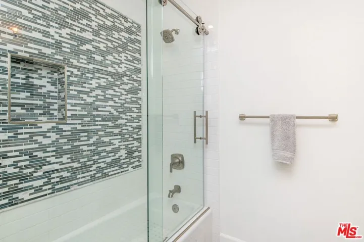 2492 Glenneyre Street, Laguna Beach, California 92651