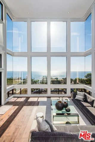 2492 Glenneyre Street, Laguna Beach, California 92651