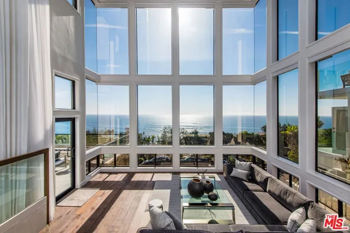 2492 Glenneyre Street, Laguna Beach, California 92651