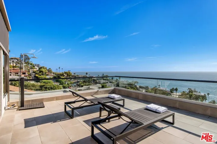 2492 Glenneyre Street, Laguna Beach, California 92651