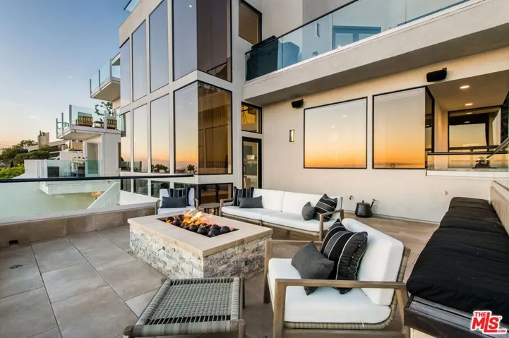2492 Glenneyre Street, Laguna Beach, California 92651