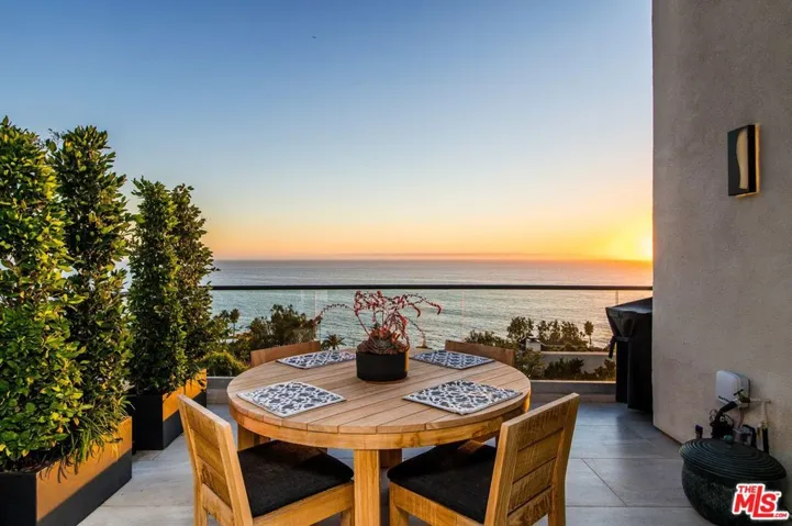 2492 Glenneyre Street, Laguna Beach, California 92651