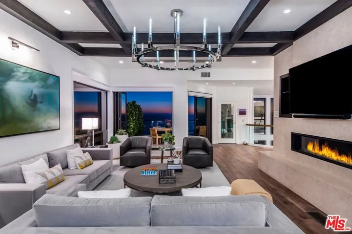 2492 Glenneyre Street, Laguna Beach, California 92651