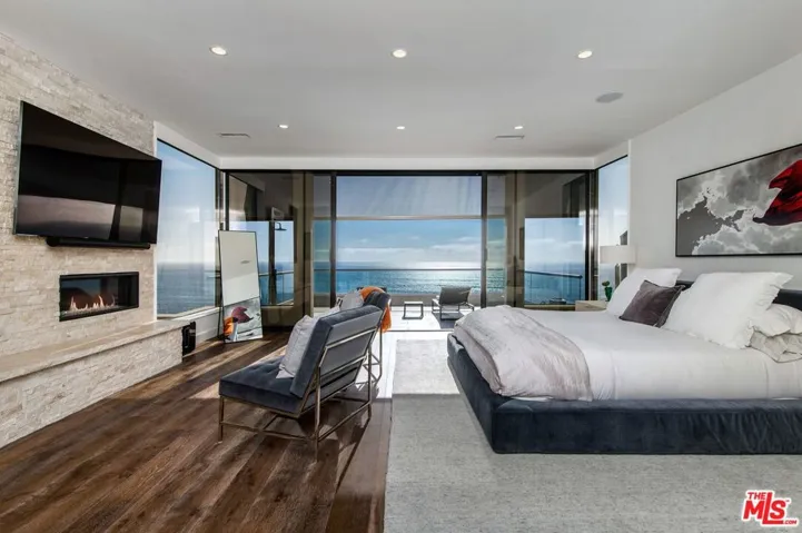 2492 Glenneyre Street, Laguna Beach, California 92651