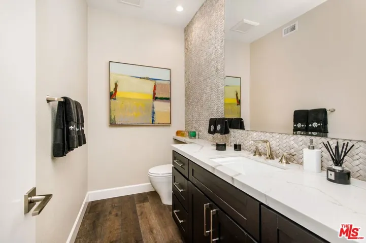 2492 Glenneyre Street, Laguna Beach, California 92651