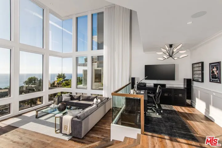 2492 Glenneyre Street, Laguna Beach, California 92651