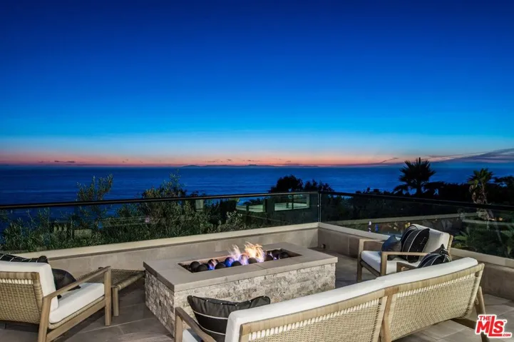 2492 Glenneyre Street, Laguna Beach, California 92651