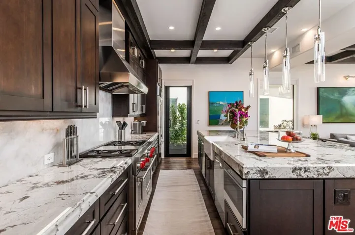 2492 Glenneyre Street, Laguna Beach, California 92651