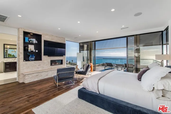2492 Glenneyre Street, Laguna Beach, California 92651
