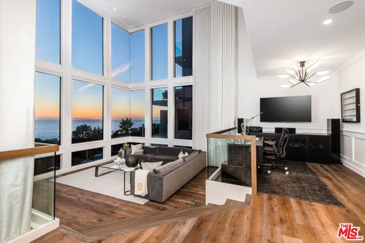 2492 Glenneyre Street, Laguna Beach, California 92651