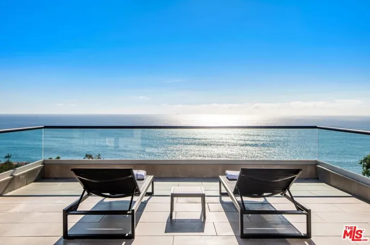 2492 Glenneyre Street, Laguna Beach, California 92651