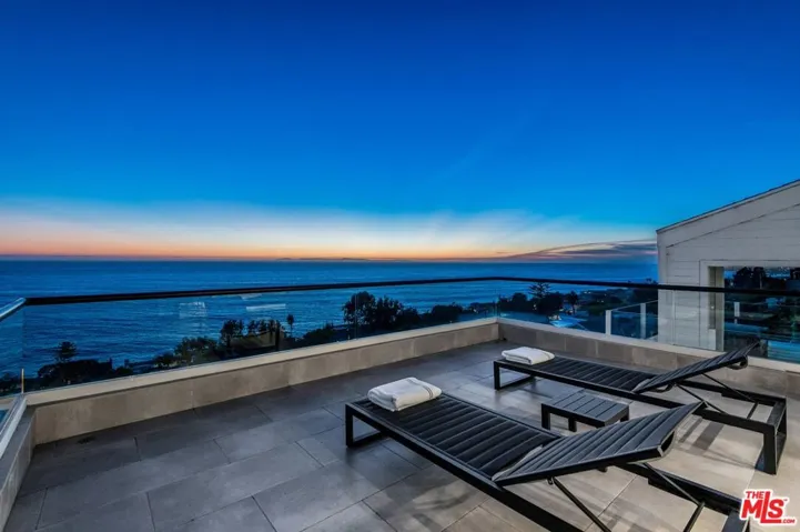 2492 Glenneyre Street, Laguna Beach, California 92651